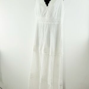 ❤️ Elegant White Lace Maxi Dress